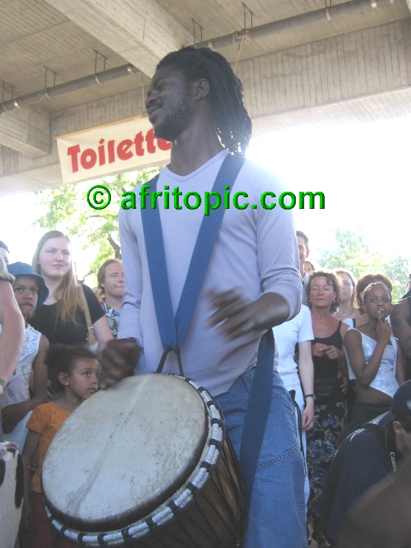 ../Images/AfricaFestival-27-28May05 116.jpg
